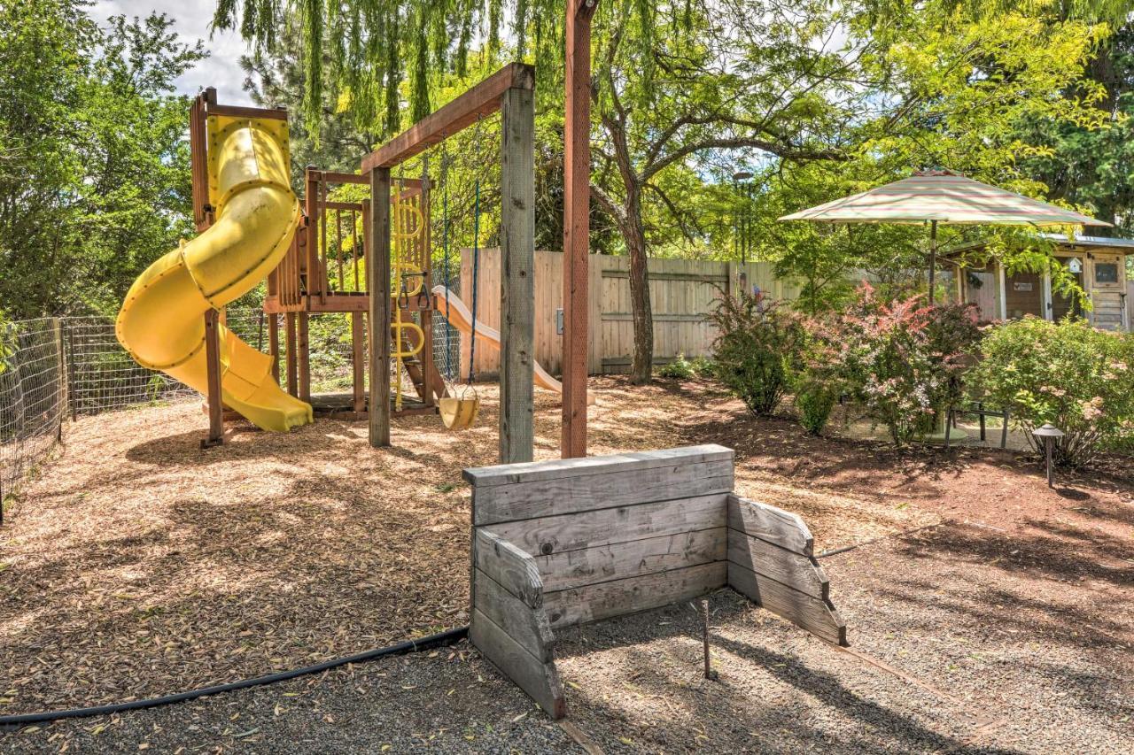 Central Medford Family Retreat With Large Yard! Buitenkant foto