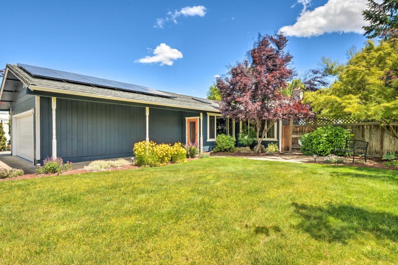 Central Medford Family Retreat With Large Yard! Buitenkant foto