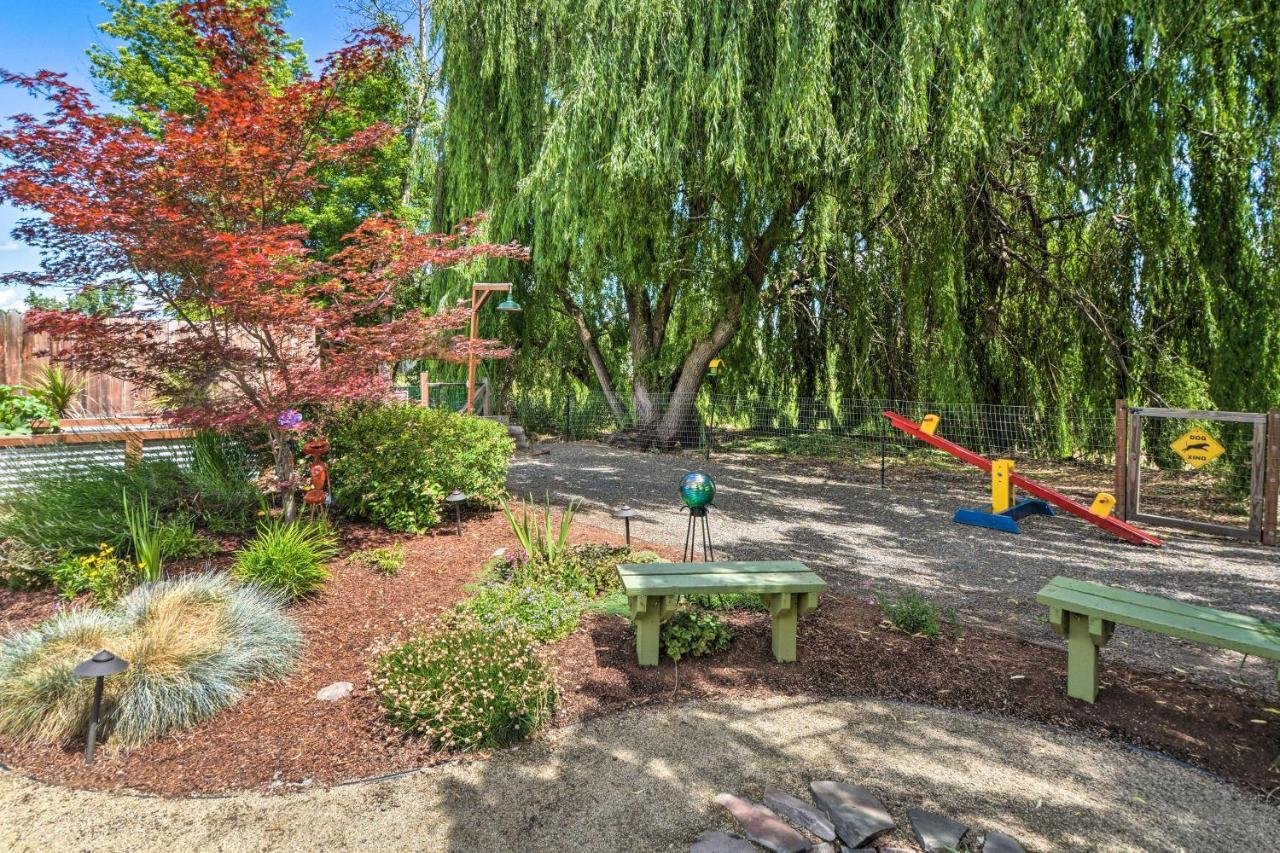 Central Medford Family Retreat With Large Yard! Buitenkant foto