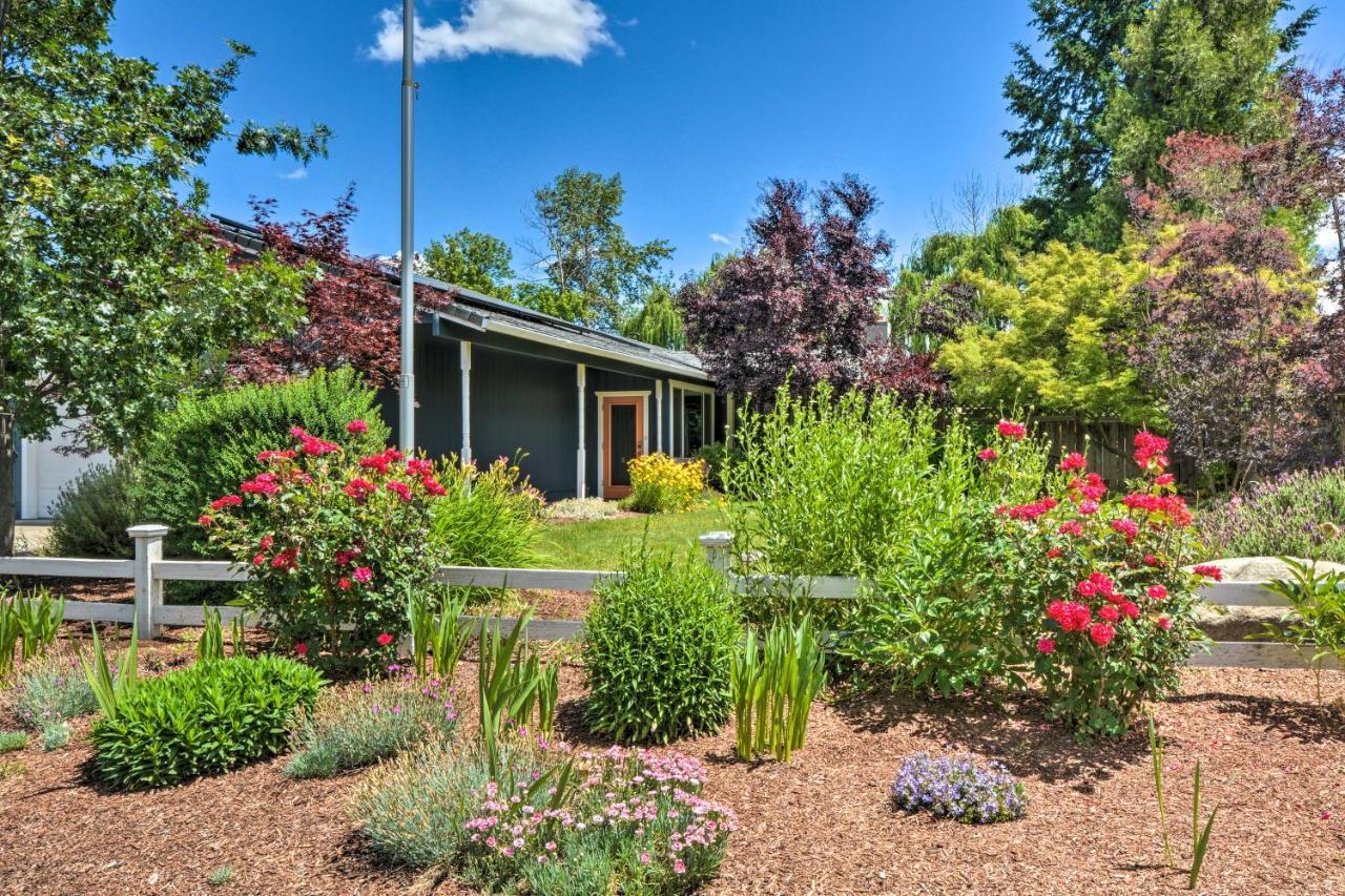 Central Medford Family Retreat With Large Yard! Buitenkant foto