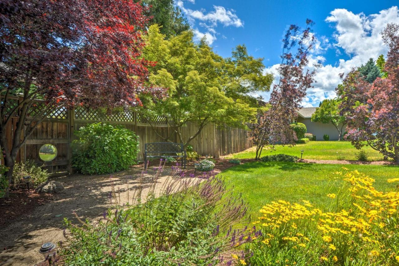 Central Medford Family Retreat With Large Yard! Buitenkant foto