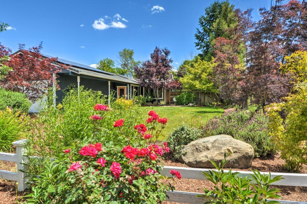 Central Medford Family Retreat With Large Yard! Buitenkant foto
