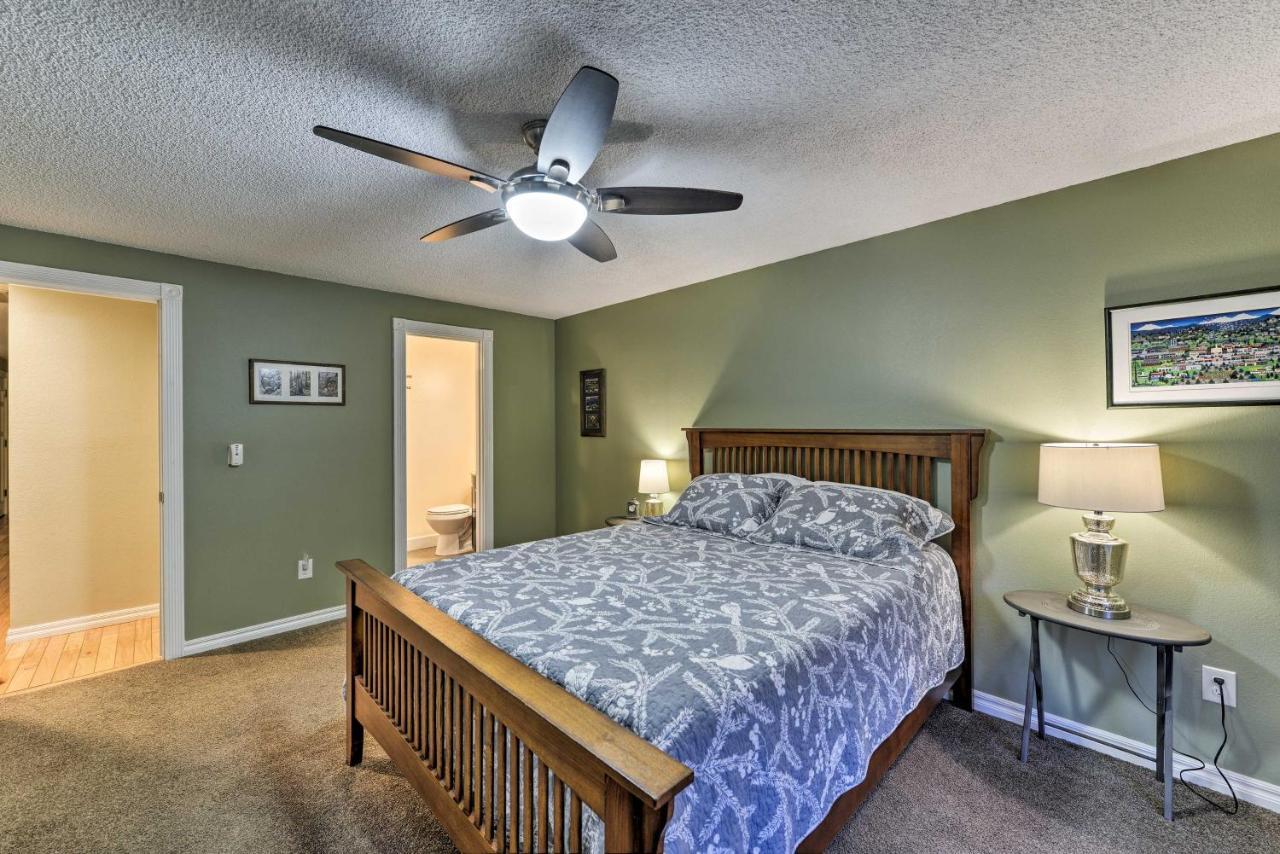 Central Medford Family Retreat With Large Yard! Buitenkant foto