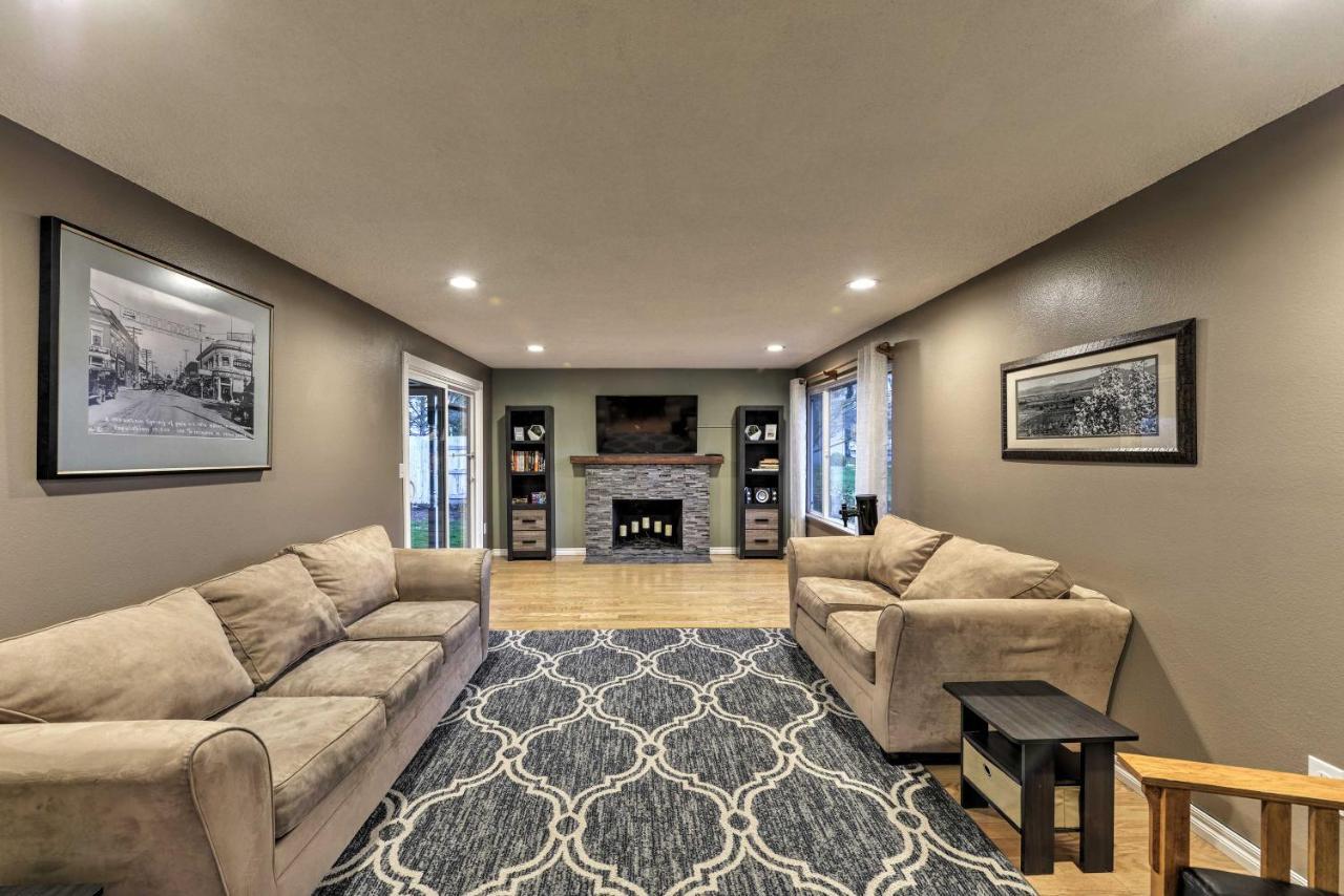 Central Medford Family Retreat With Large Yard! Buitenkant foto