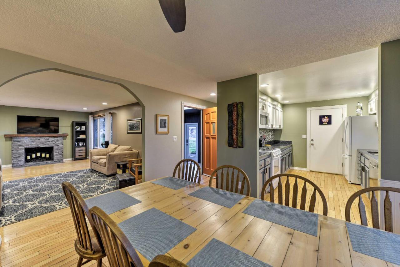 Central Medford Family Retreat With Large Yard! Buitenkant foto